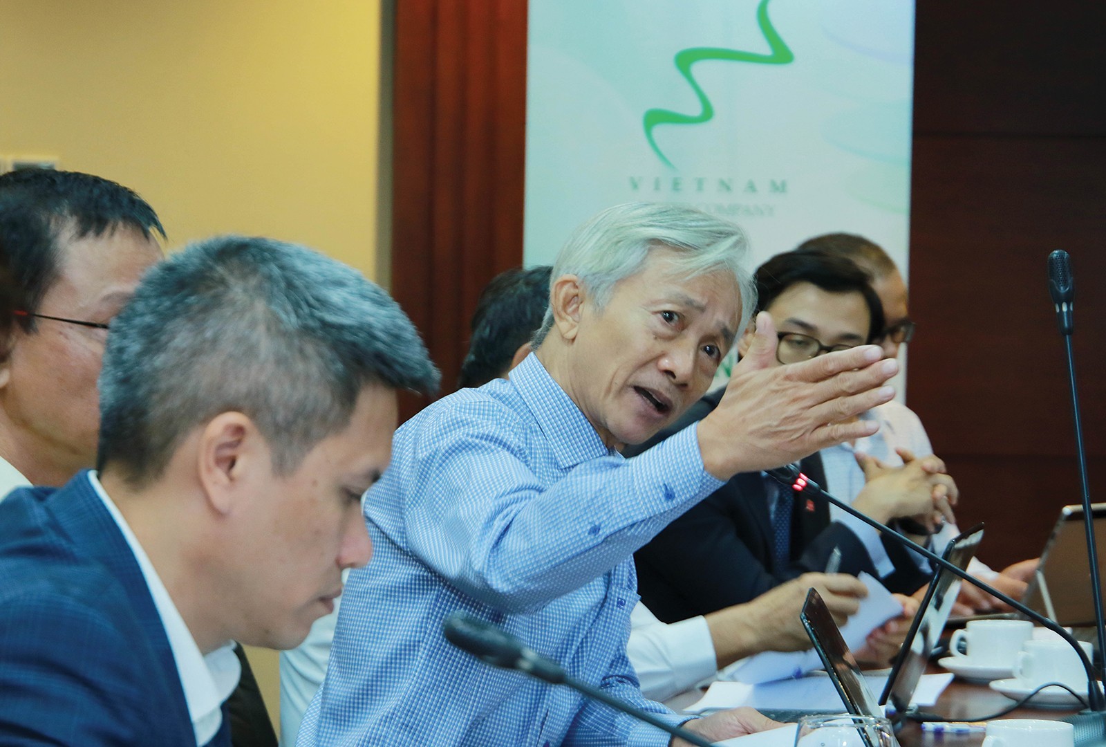 hoi-dong-binh-chon-lam-viec-cong-tam-nghiem-tuc-tim-ra-cac-bao-cao-thuong-nien-xung-dang-nhat-dat-giai