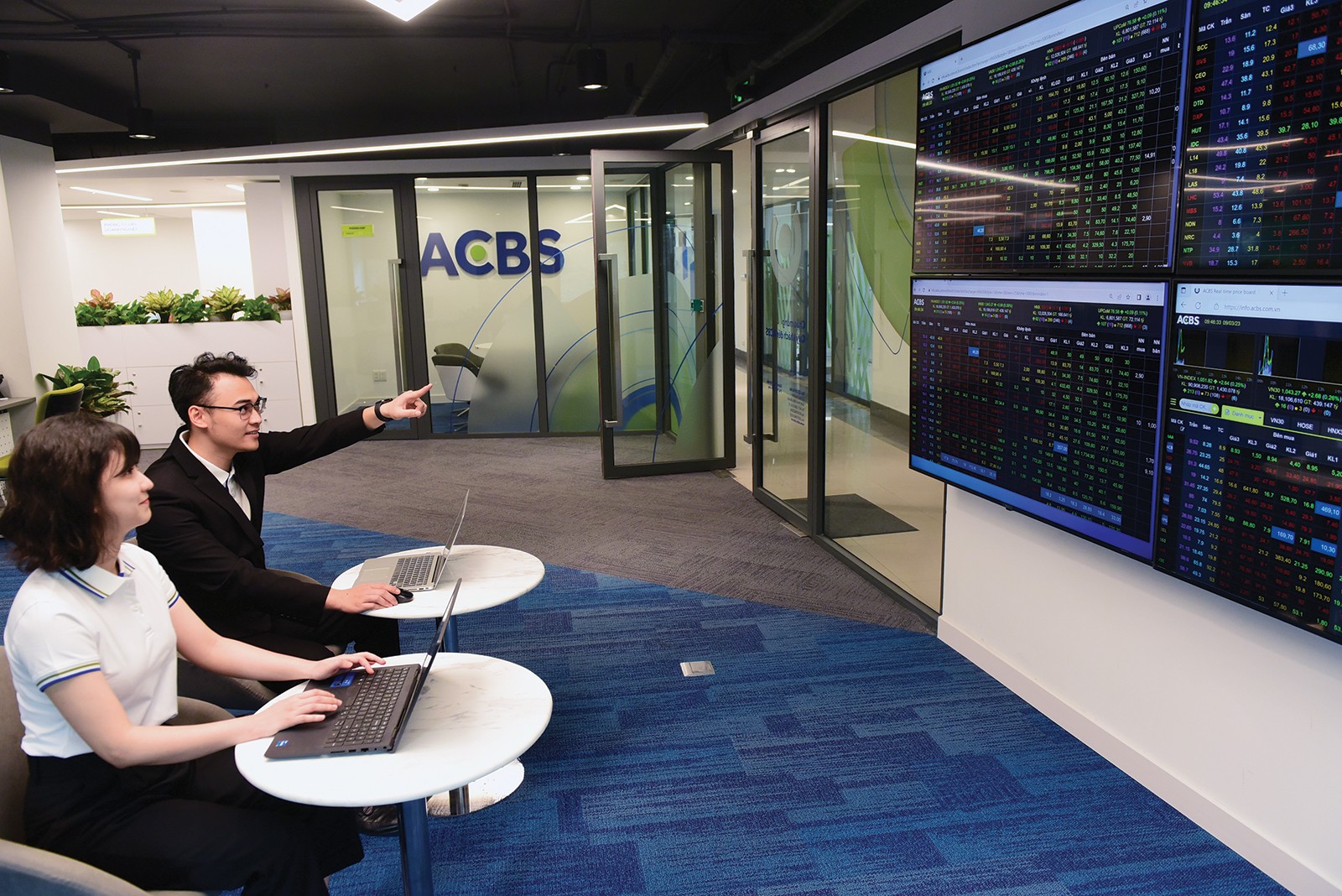 Để tăng chiều sâu và phát triển bền vững thị trường chứng khoán